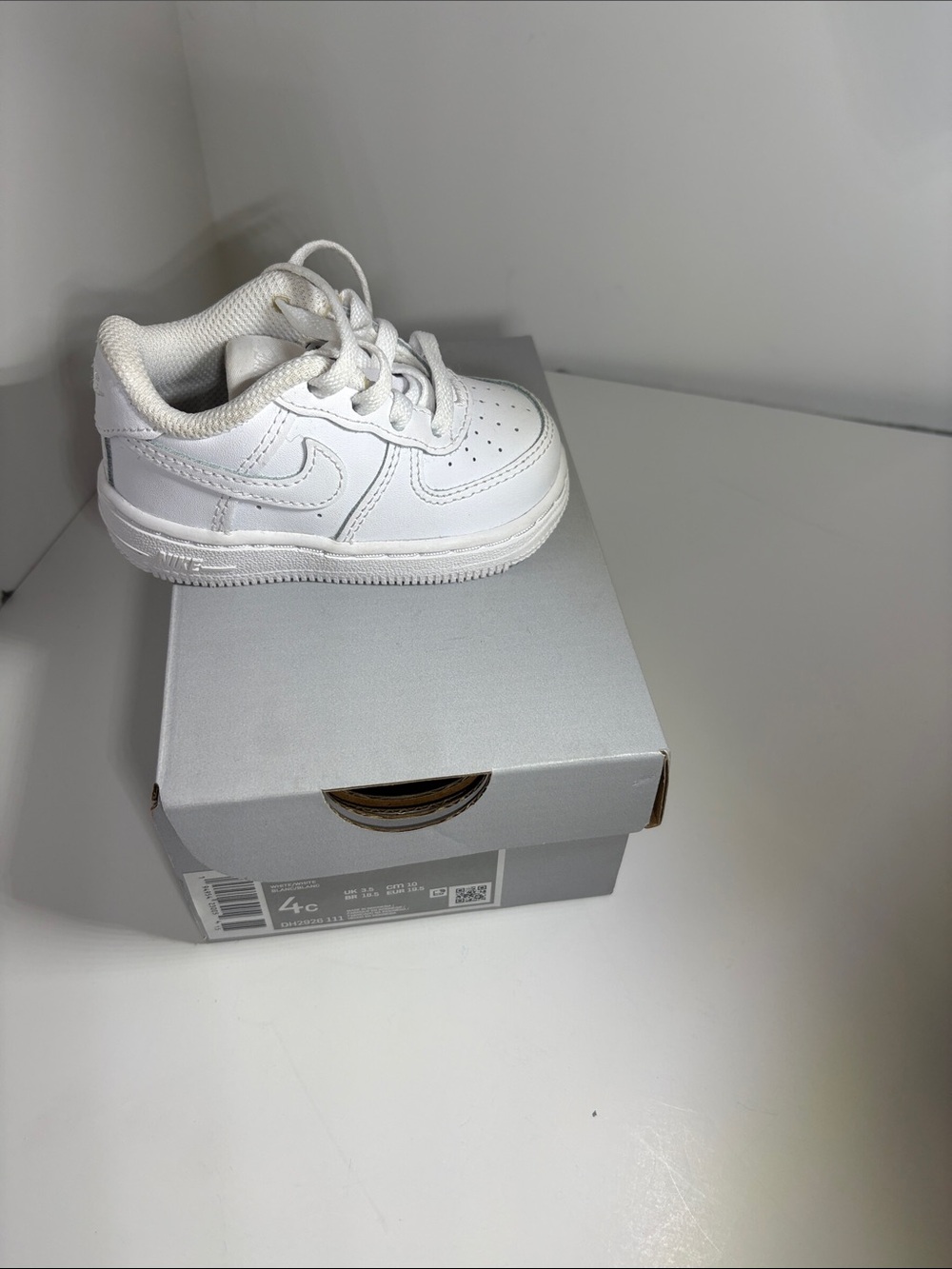 Nike Kids White Low-Top Sneaker with Lace Closure